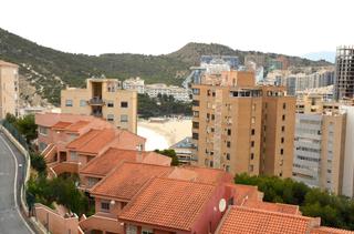 Duplex à Playa Poniente. Se vende duplex de 4 dormitorios con terraza de 27m2 en la cala