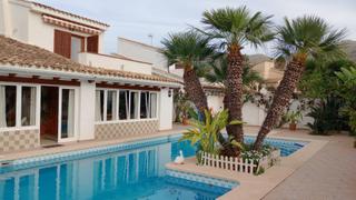 Xalet a Rincón Bajo. Gran chalet independiente en lujosa urbanización rocas blancas c
