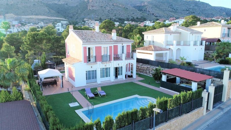 Foto 085ade35-4430-4939-a498-d31a561ec124. Xalet amb calefacció aparcament piscina a Golf Bahía Finestrat