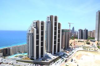 Apartamento en Playa Poniente. Se vende apartamento con 3 dormitorios en urbanizacion de lujo e