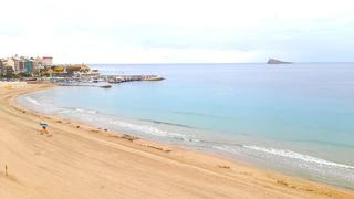 Pis a Playa Levante. Se vende piso de cuatro dormitorios en primera linea de poniente