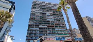 Pis a Playa Levante. Increible piso de dos dormitorios en 1 linea de playa levante co