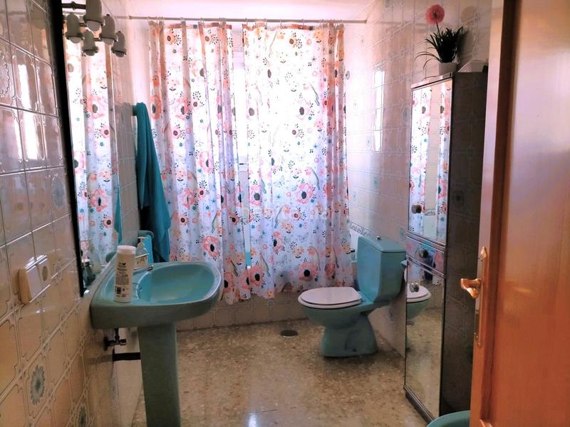 Foto 3bcb21ba-4d54-4db2-a8a9-221dc9bc782f. Masía chalet independiente en zona nuevos juzgados.www.eurocenterinmobiliaria.com en Benidorm