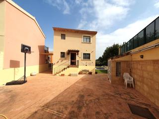 Xalet a Escandinavia-Cautivador. Se vende chalet de 5 dormitorios con piscina propia en alfas del