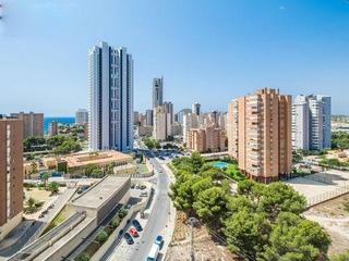 Pis a Playa Poniente. Amplio reformado piso con vistas panorámicas en zona poniente.