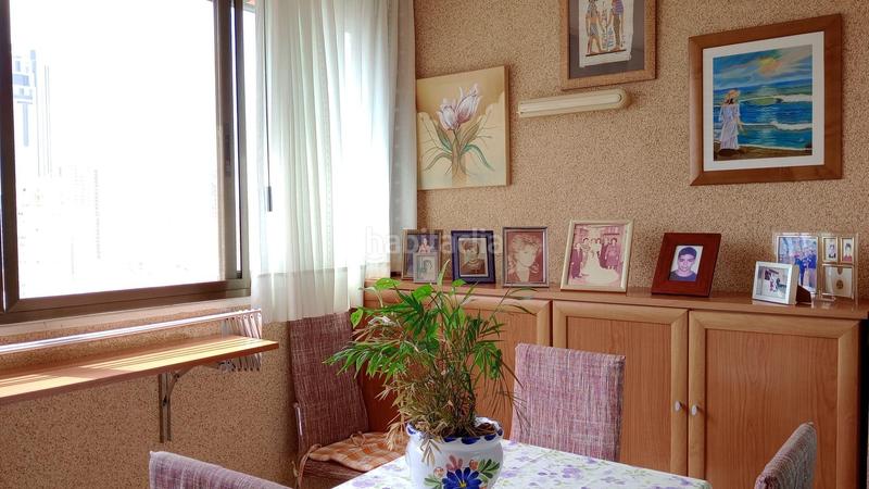 Foto e0ca4ca6-10cd-49e0-a78e-16721fe0caa2. Piso amplio reformado piso con vistas panorámicas en zona poniente. en Benidorm