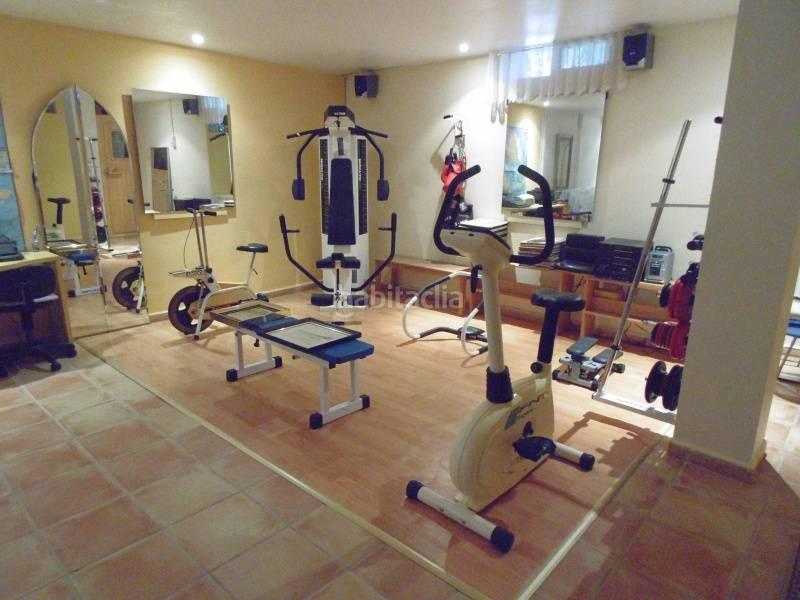 Foto c795862f-6fc7-4587-8375-0085132ce78a. Chalet avec piscine dans Sierra Helada Benidorm