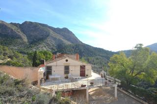 Casa a Orxeta. Se vende finca de 8 dormitorios con 900.000m2 de terreno en orxe