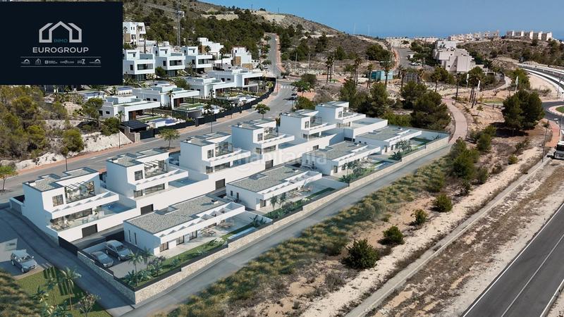 Foto 226550ff-3e86-4d90-90d0-e03178aa2314. Chalet con riscaldamento parcheggio piscina in Finestrat pueblo Finestrat