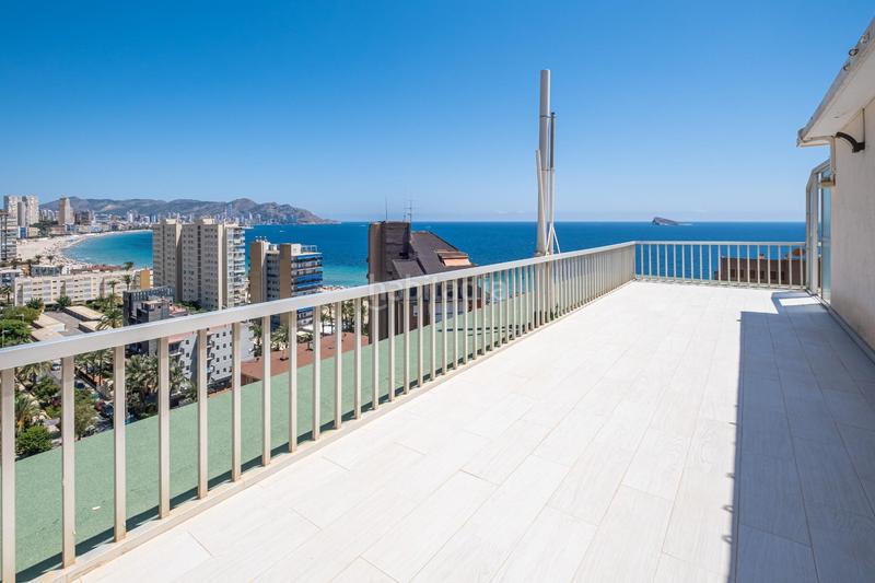 Foto 6b3a5ca0-d74e-440d-963a-8c17a618862c. Ático  en segunda línea de Playa Poniente con vistas panorámicas al mar, a la playa y a la ciudad. en Benidorm