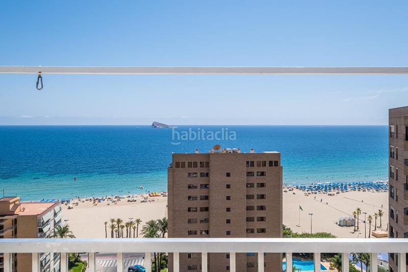 Foto a4e110dc-ad44-4938-bb23-1c5dc7ae54d1. Ático  en segunda línea de Playa Poniente con vistas panorámicas al mar, a la playa y a la ciudad. en Benidorm
