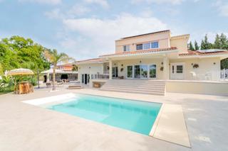 Xalet a Sierra Helada. Villa de lujo totalmente reformada con calidades en zona privile