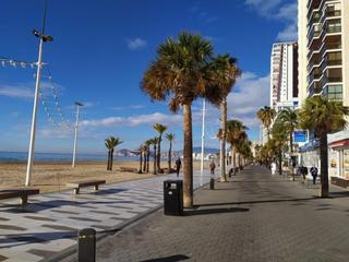 Piso  Avenida madrid. Amplio piso con vistas al mar y 4 dormitorios en 1 línea playa l