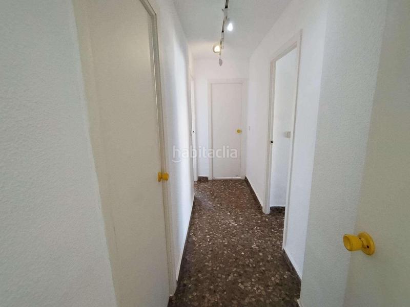Foto bda00ff5-dd95-4328-8e95-f7f91002dce9. Piso amplio piso con gran terraza y vistas preciosas al mar en zona rincon de loix. en Benidorm