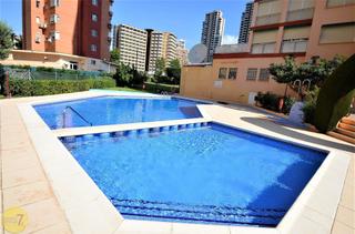 Pis a Levante Alto. Amplio piso con 3 dormitorios , gran terraza y parking privado e