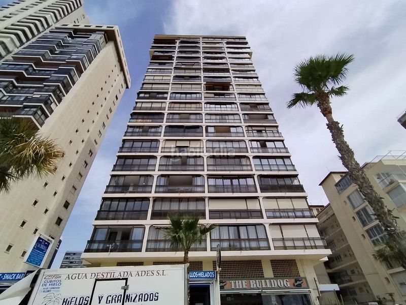 Foto f1102135-d73e-46b4-99b8-631f4ca893b8. Apartament amb aparcament a Playa Levante Benidorm