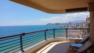 Pis a Playa Levante. Amplio piso de esquina con terraza abierta 24 m2 y vistas espect