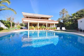 Xalet a Rincón Bajo. Increíble villa de lujo en residencial privada rocas blancas.