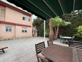Xalet en Rincn Bajo. Chalet con 5 dormitorios y garaje cabinado en urbanizacion cerra