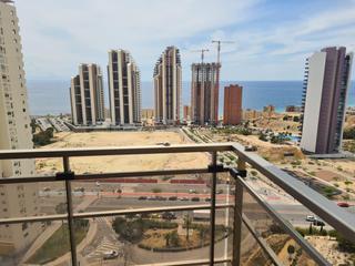 Apartament a Via Parque. Fantástico apartamento con 3 dormitorios, dos baños, garaje, pis