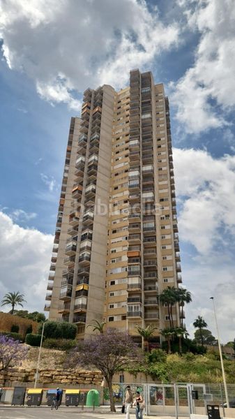Foto aed85ce3-62ec-42d9-b258-62af781ce8b0. Apartament amb calefacció aparcament piscina a Via Parque Benidorm