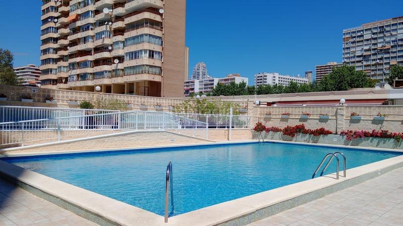 Foto 87e52215-7dd1-45d7-a6c6-f5c6ab97bde7. Piso increible gran piso en 1 linea levante con vistas espectaculares al mar y . en Benidorm