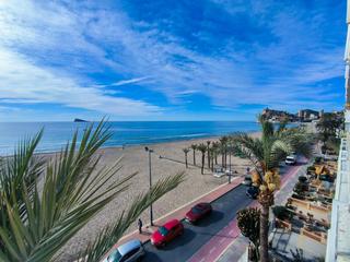 Pis a Playa Poniente. Piso de lujo con 4 dormitorio en 1 linea playa poniente.