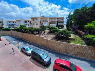 Apartament a Playa Poniente. Bonito reformado apartamento con terraza acristalada cerca de pl