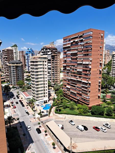Foto 0638ec8d-b624-48a0-b321-2bad9988fea0. Piso amplio piso con 4 dormitorios y vistas al mar y en zona levante. en Benidorm
