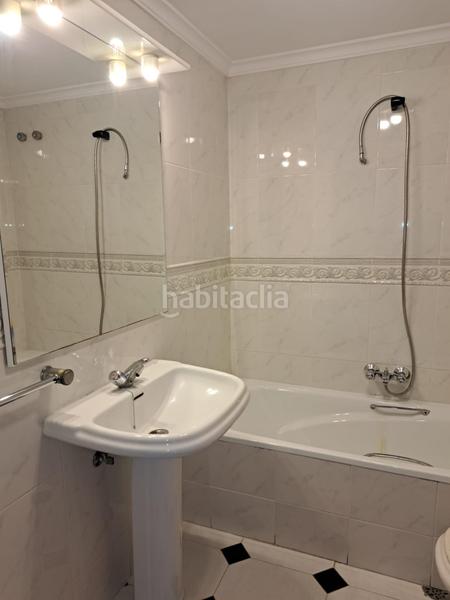 Foto 135ff4b9-7944-458d-b721-f55731b48137. Piso amplio piso con 4 dormitorios y vistas al mar y en zona levante. en Benidorm