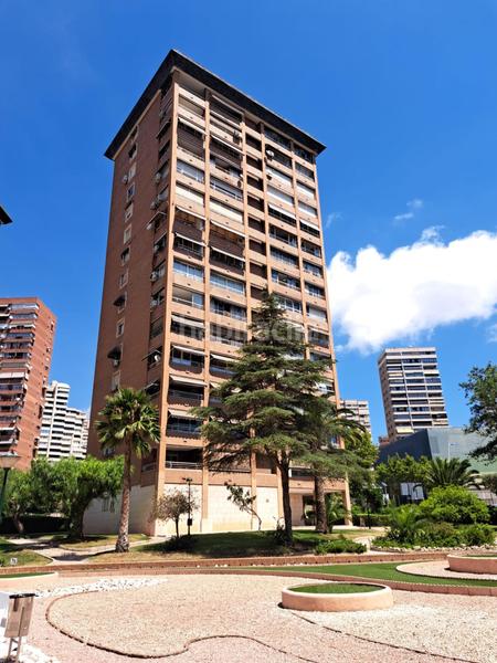 Foto 1bec2ada-daaa-41c7-b2e2-db1ecdb0cdf5. Piso amplio piso con 4 dormitorios y vistas al mar y en zona levante. en Benidorm