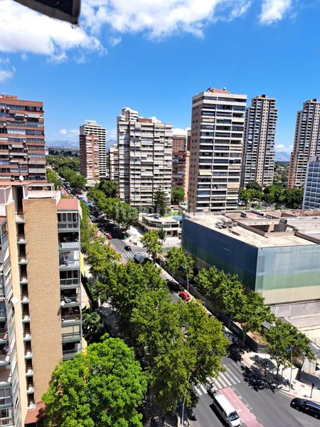 Foto 7b689506-c51b-4c17-bf68-616b18738da9. Piso amplio piso con 4 dormitorios y vistas al mar y en zona levante. en Benidorm