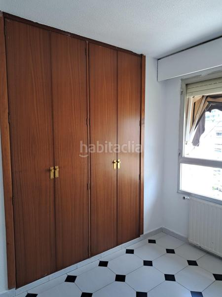 Foto 814e34d2-dc26-46ca-b387-6d85b0e033ef. Piso amplio piso con 4 dormitorios y vistas al mar y en zona levante. en Benidorm