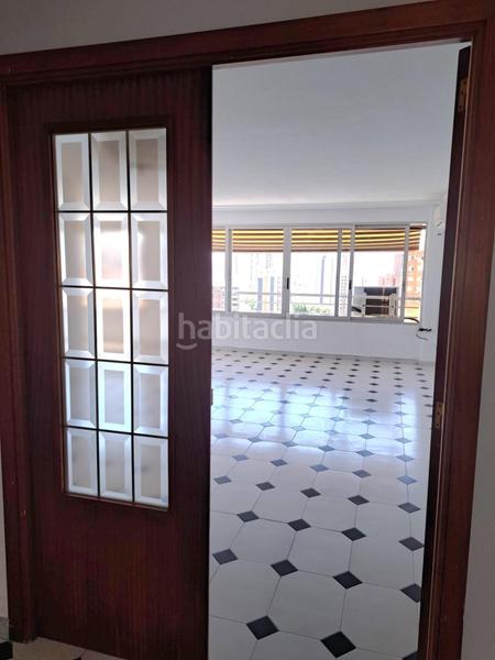 Foto d535571c-5921-41ed-9317-1df7e9164b13. Piso amplio piso con 4 dormitorios y vistas al mar y en zona levante. en Benidorm