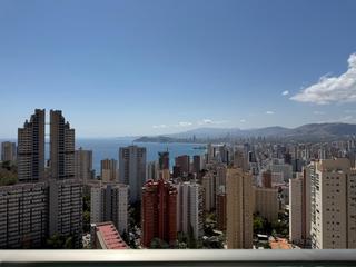 Apartamento en Rincón Alto. Ampio piso con vistas espectaculares al mar y benidorm en zona s