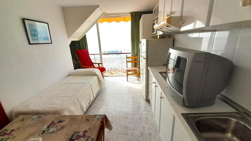Foto 3d0f5262-a99b-4c59-839e-a65ab97f021d. Dúplex se vende dúplex dividido en cuatro apartamentos, en primera linea de levante . eurocenterinmobiliaria.com en Benidorm