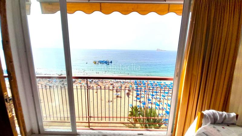 Foto e7e60fe7-6c37-4c17-bb45-54210bb79aca. Dúplex se vende dúplex dividido en cuatro apartamentos, en primera linea de levante . eurocenterinmobiliaria.com en Benidorm