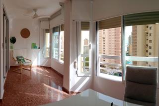 Apartament  Calle jaen. Reformado apartamento con terraza acristalada en zona levante.