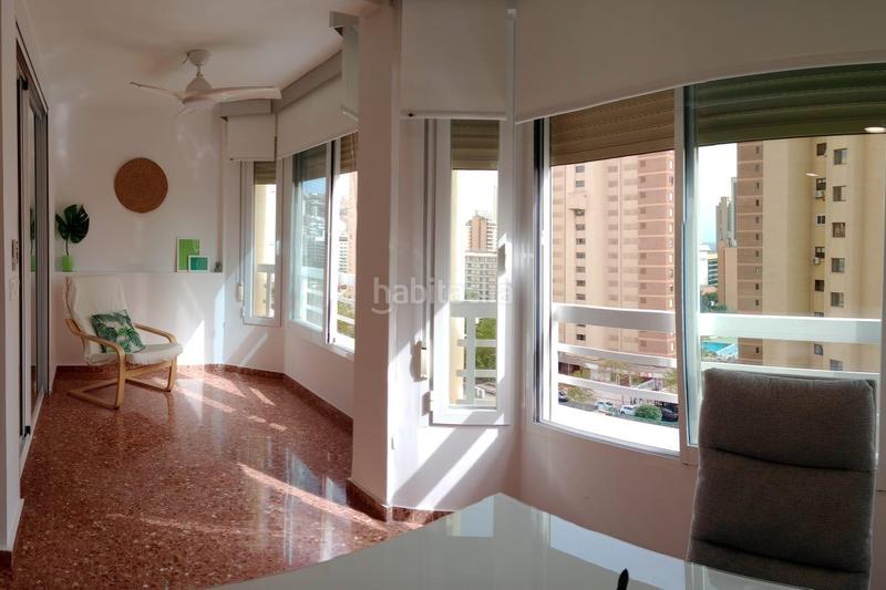 Foto 1e43e1ba-9ae1-4e4c-8588-eb3c97c1f1f9. Apartamento reformado apartamento con terraza acristalada en zona levante. en Benidorm