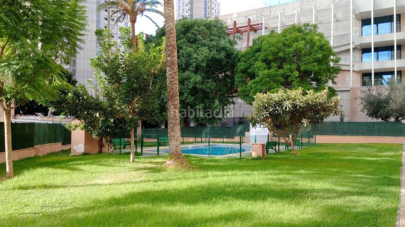 Foto 6000281e-229f-448c-9fd0-b7154e81b7af. Apartamento reformado apartamento con terraza acristalada en zona levante. en Benidorm