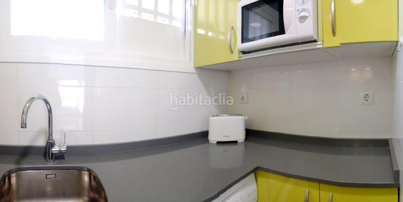 Foto b6735fad-7e42-4e11-9e79-eb854f6a8361. Apartamento reformado apartamento con terraza acristalada en zona levante. en Benidorm