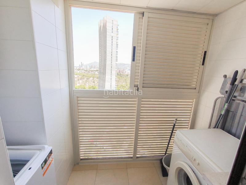 Foto 3a839441-62fd-43a0-b57d-766470cf5599. Apartamento amplio piso con 2 dormitorios y vistas al mar, con plaza de garaje y trastero privados en zona playa poniente. en Benidorm