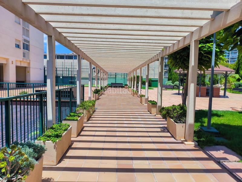 Foto 537d327a-be30-4904-be82-9775b0194480. Apartamento amplio piso con 2 dormitorios y vistas al mar, con plaza de garaje y trastero privados en zona playa poniente. en Benidorm