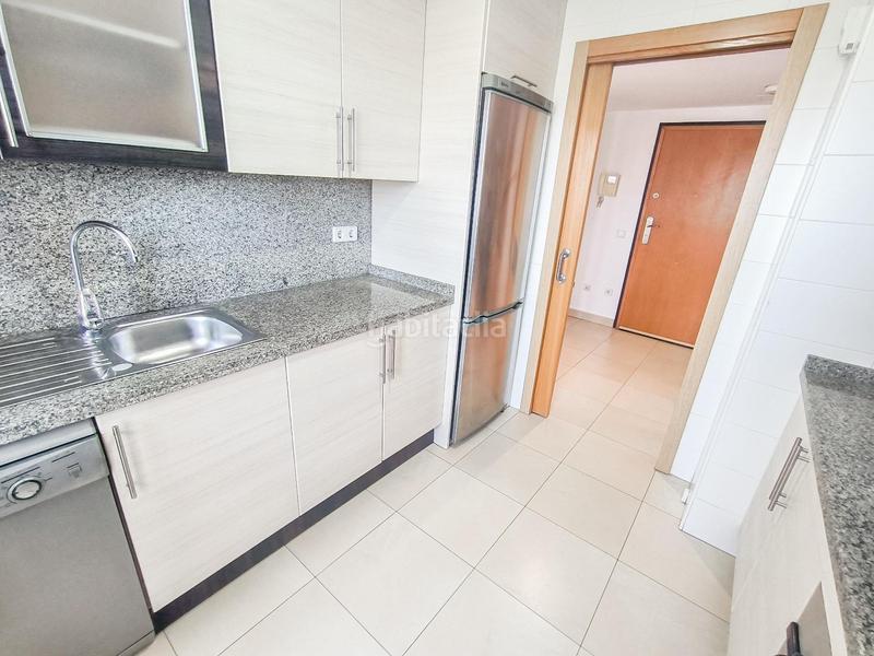 Foto 5a6985f2-5a21-4bac-9c68-41fcb808f54a. Apartamento amplio piso con 2 dormitorios y vistas al mar, con plaza de garaje y trastero privados en zona playa poniente. en Benidorm