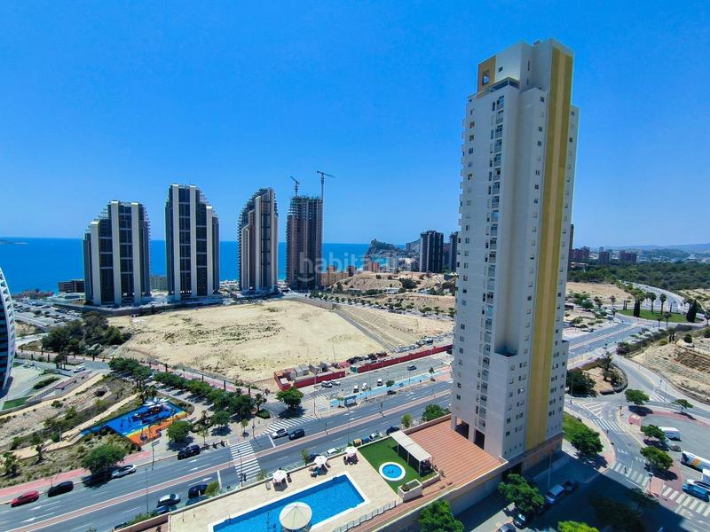 Foto 60066a61-e459-4941-822a-526c7085ef11. Apartamento amplio piso con 2 dormitorios y vistas al mar, con plaza de garaje y trastero privados en zona playa poniente. en Benidorm