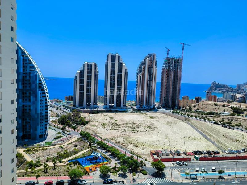 Foto b6e9cd72-f2ec-48c5-9ddd-4832aa824421. Apartamento amplio piso con 2 dormitorios y vistas al mar, con plaza de garaje y trastero privados en zona playa poniente. en Benidorm