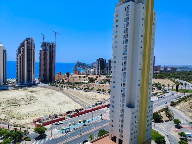 Foto b870cafd-f140-4310-8a04-5e3240c4fe8e. Apartamento amplio piso con 2 dormitorios y vistas al mar, con plaza de garaje y trastero privados en zona playa poniente. en Benidorm