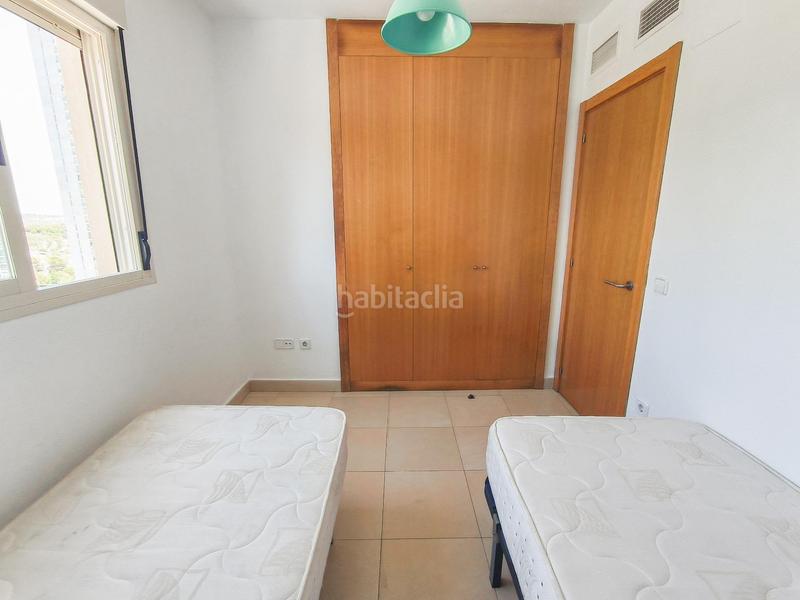 Foto c2fc3b0e-ad23-4858-9bb8-581d5a0aff41. Apartamento amplio piso con 2 dormitorios y vistas al mar, con plaza de garaje y trastero privados en zona playa poniente. en Benidorm