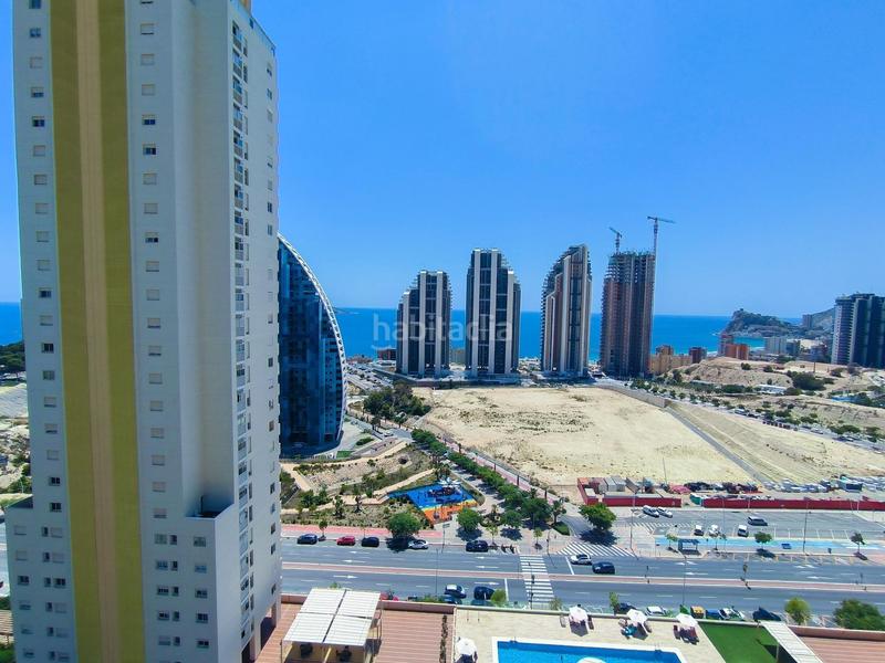 Foto d197a826-48e9-4dfe-9f04-9babcf8fc133. Apartamento amplio piso con 2 dormitorios y vistas al mar, con plaza de garaje y trastero privados en zona playa poniente. en Benidorm