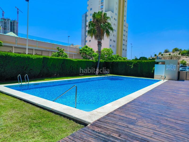 Foto d919bba0-17af-47d1-bb4f-9e96f33f871e. Apartamento amplio piso con 2 dormitorios y vistas al mar, con plaza de garaje y trastero privados en zona playa poniente. en Benidorm